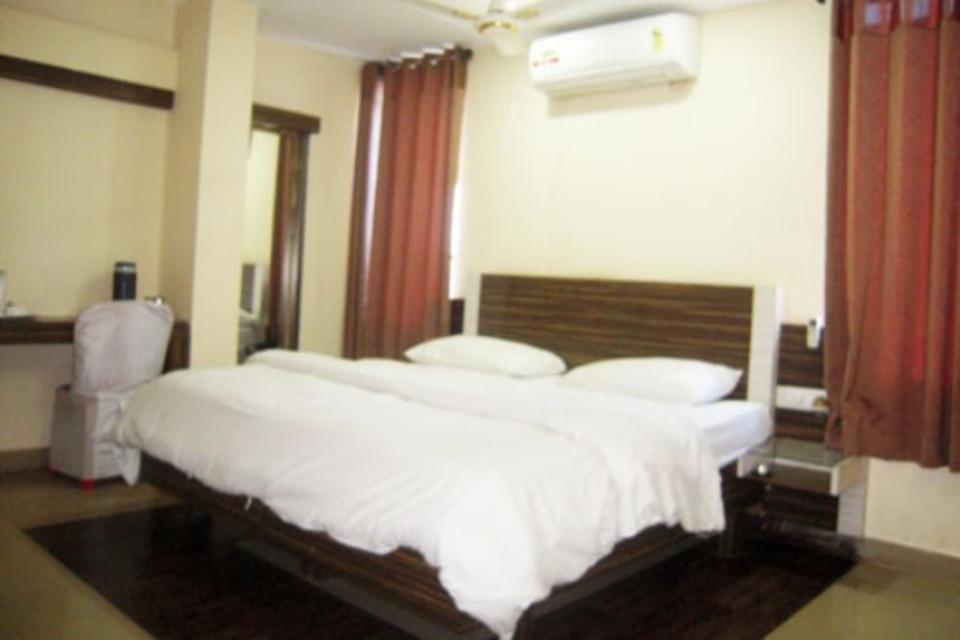 Hotel Swayam Джабалпур Номер фото